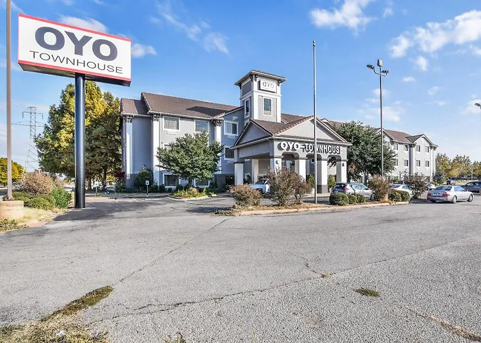 Oyo Townhouse Oklahoma City Airport