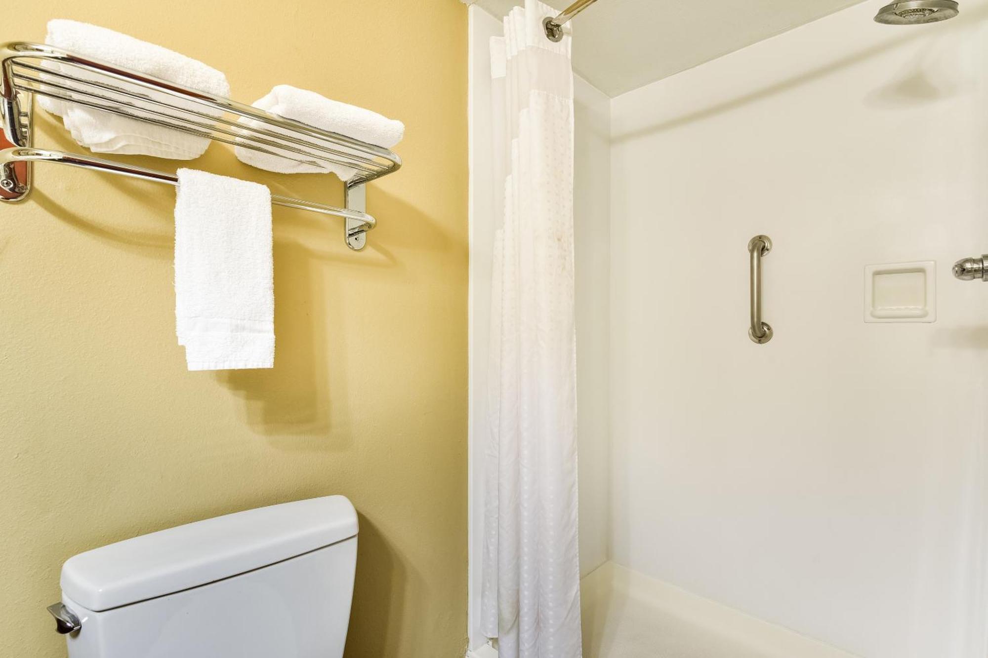 Oyo Townhouse Airport Hotel Oklahoma City