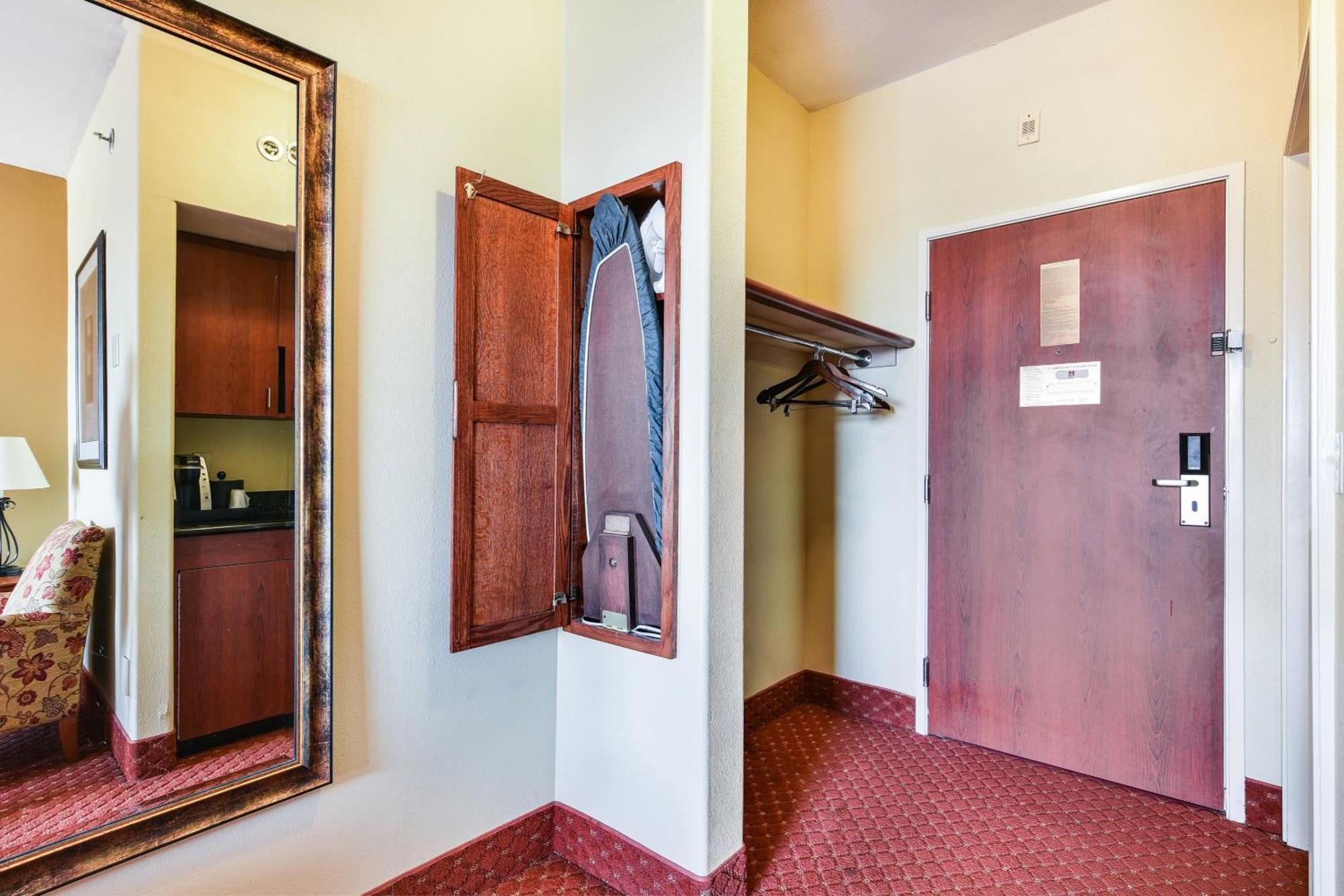 Hotel Oyo Townhouse Airport Oklahoma City