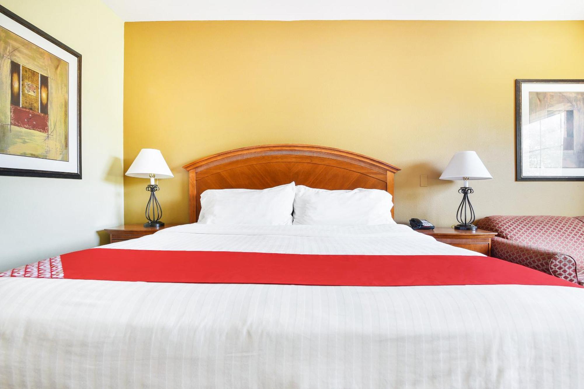 Hotel Oyo Townhouse Airport Oklahoma City