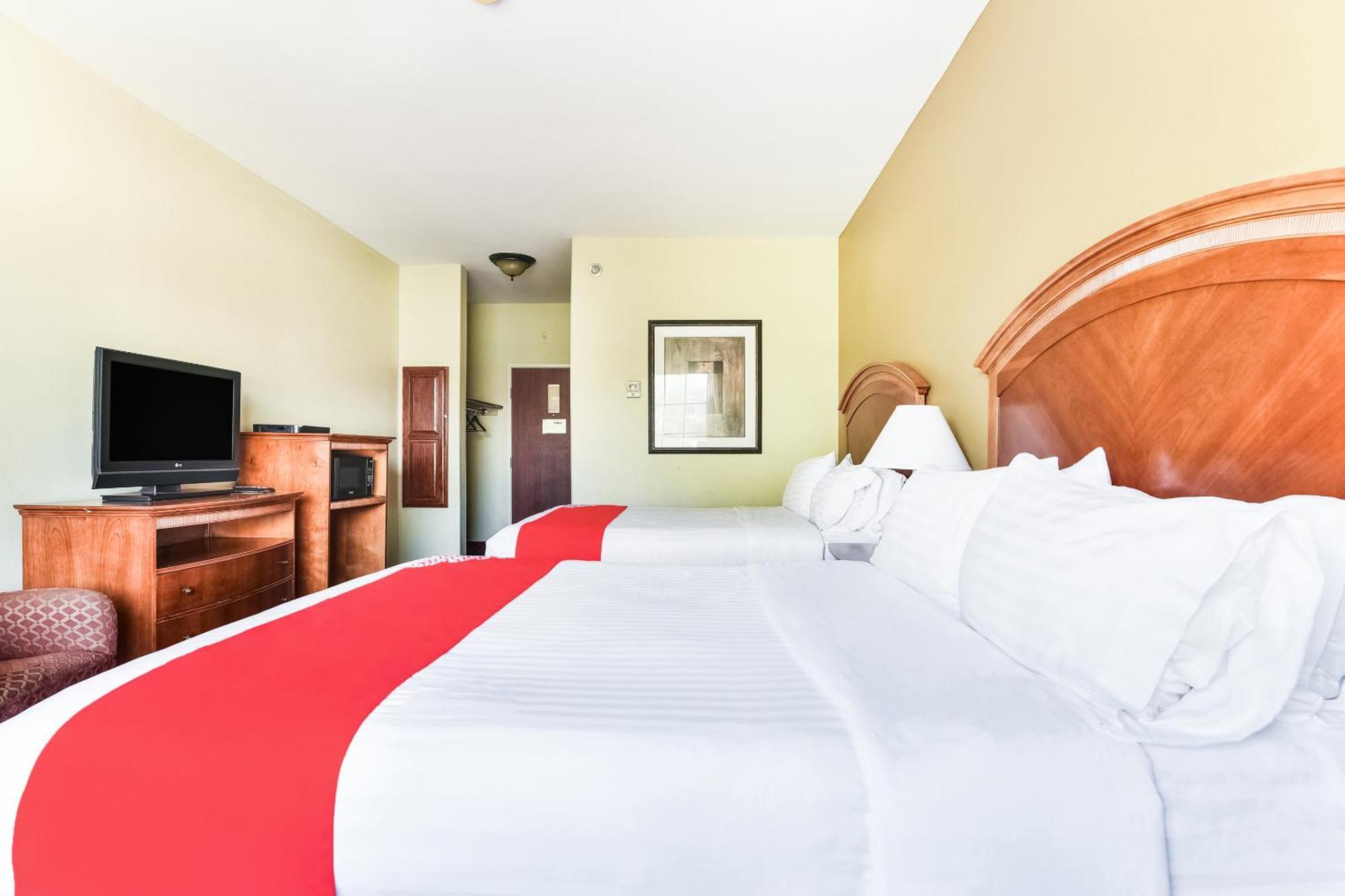Oyo Townhouse Airport 3*