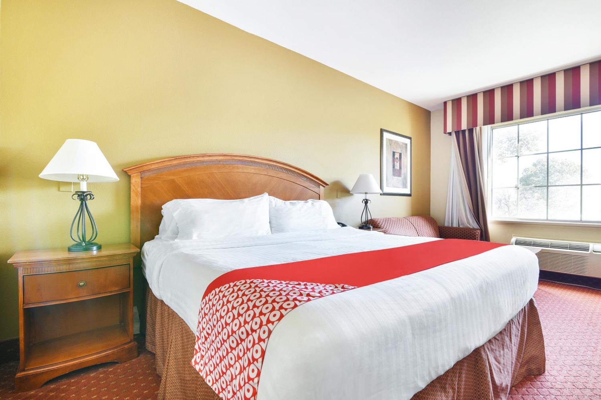 Oyo Townhouse Airport Hotel Oklahoma City