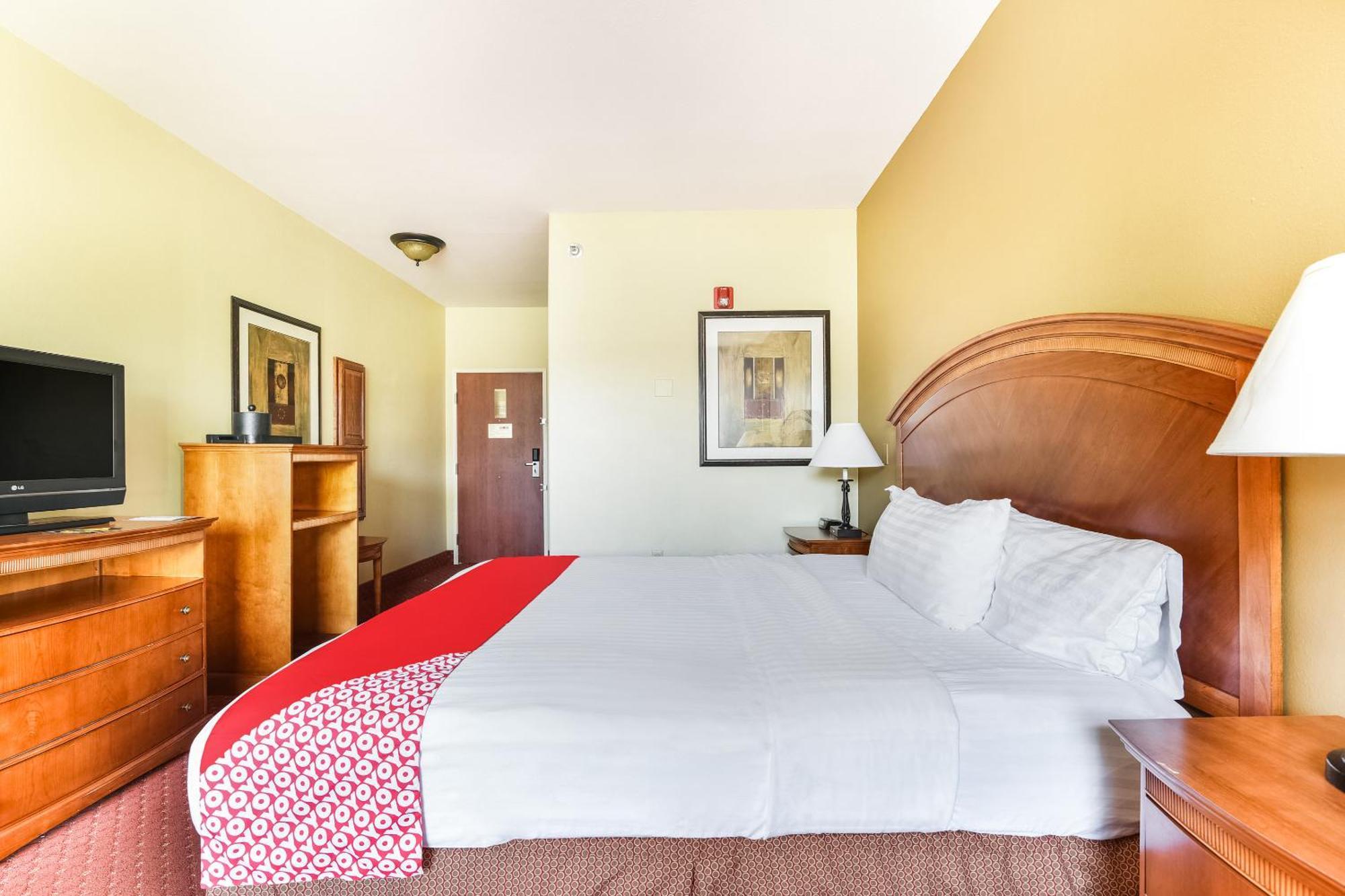 Oyo Townhouse Airport Hotel