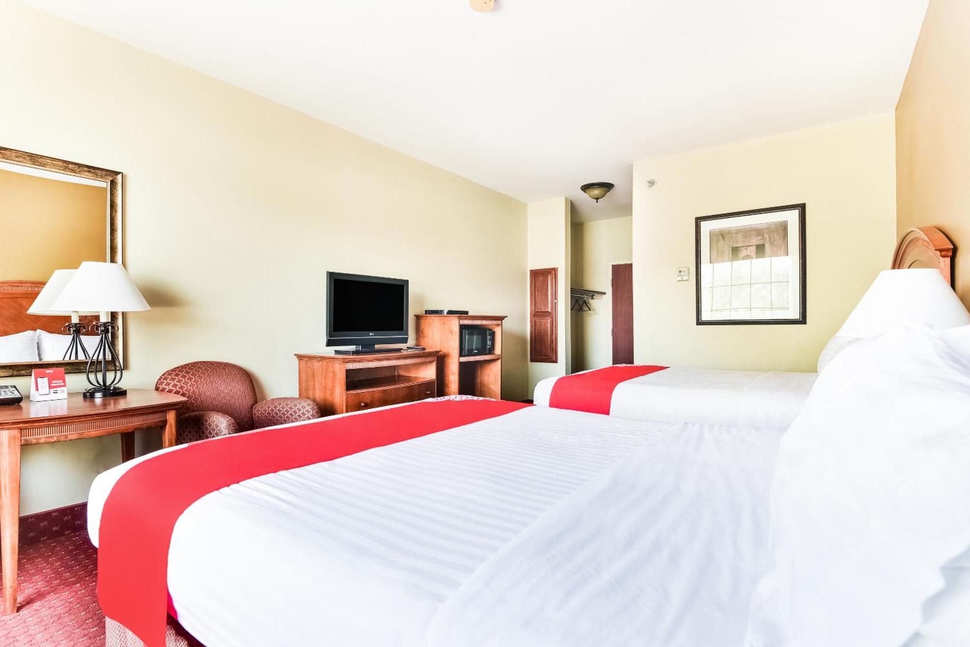 Oyo Townhouse Airport Hotel 3*