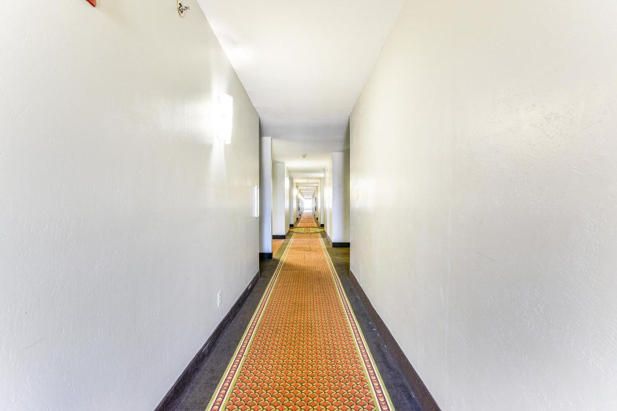 Oyo Townhouse Airport Hotel Oklahoma City