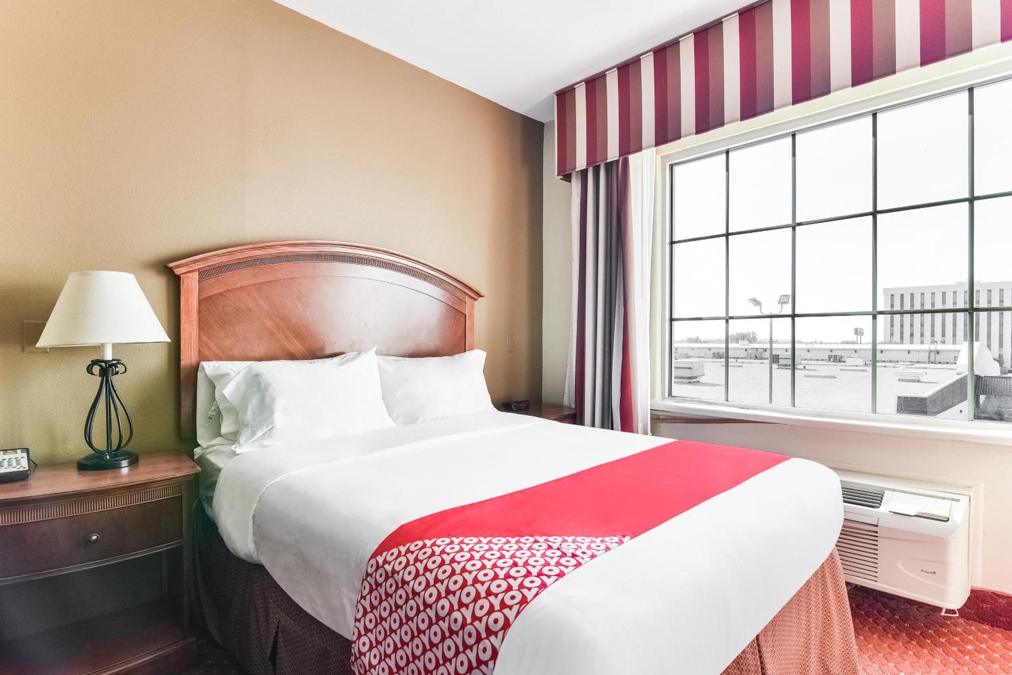 Oyo Townhouse Airport 3*