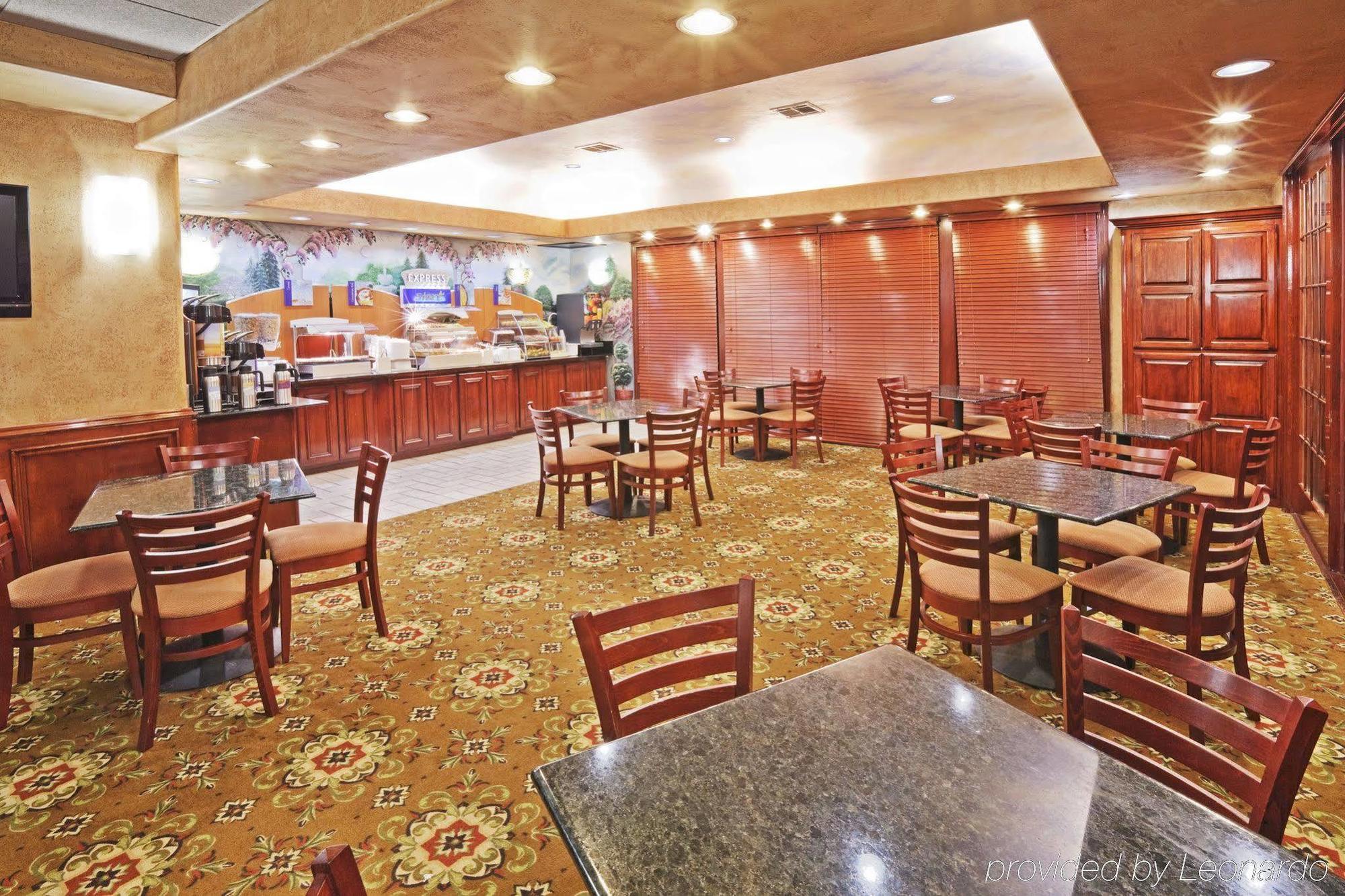 Oyo Townhouse Airport Hotel 3*