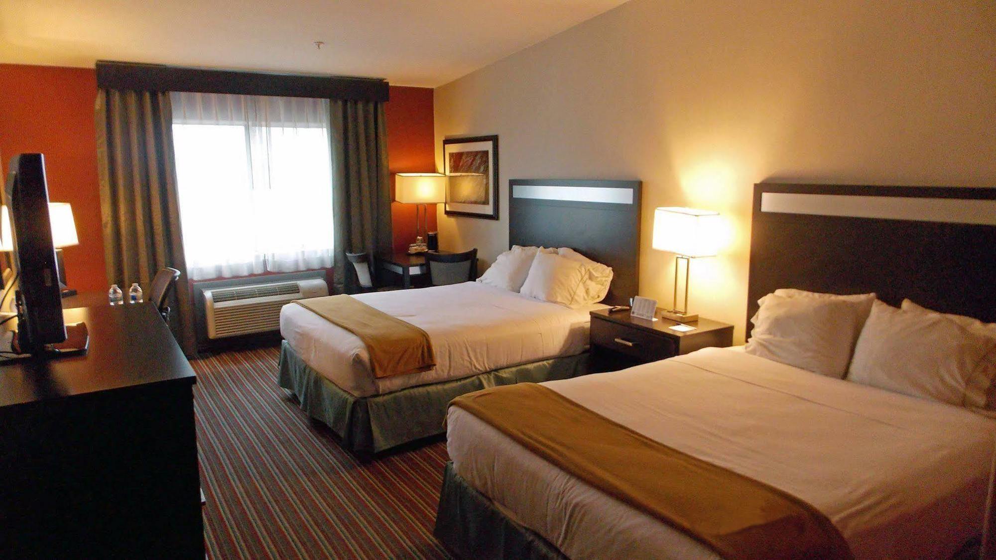 Oyo Townhouse Airport Hotel 3*