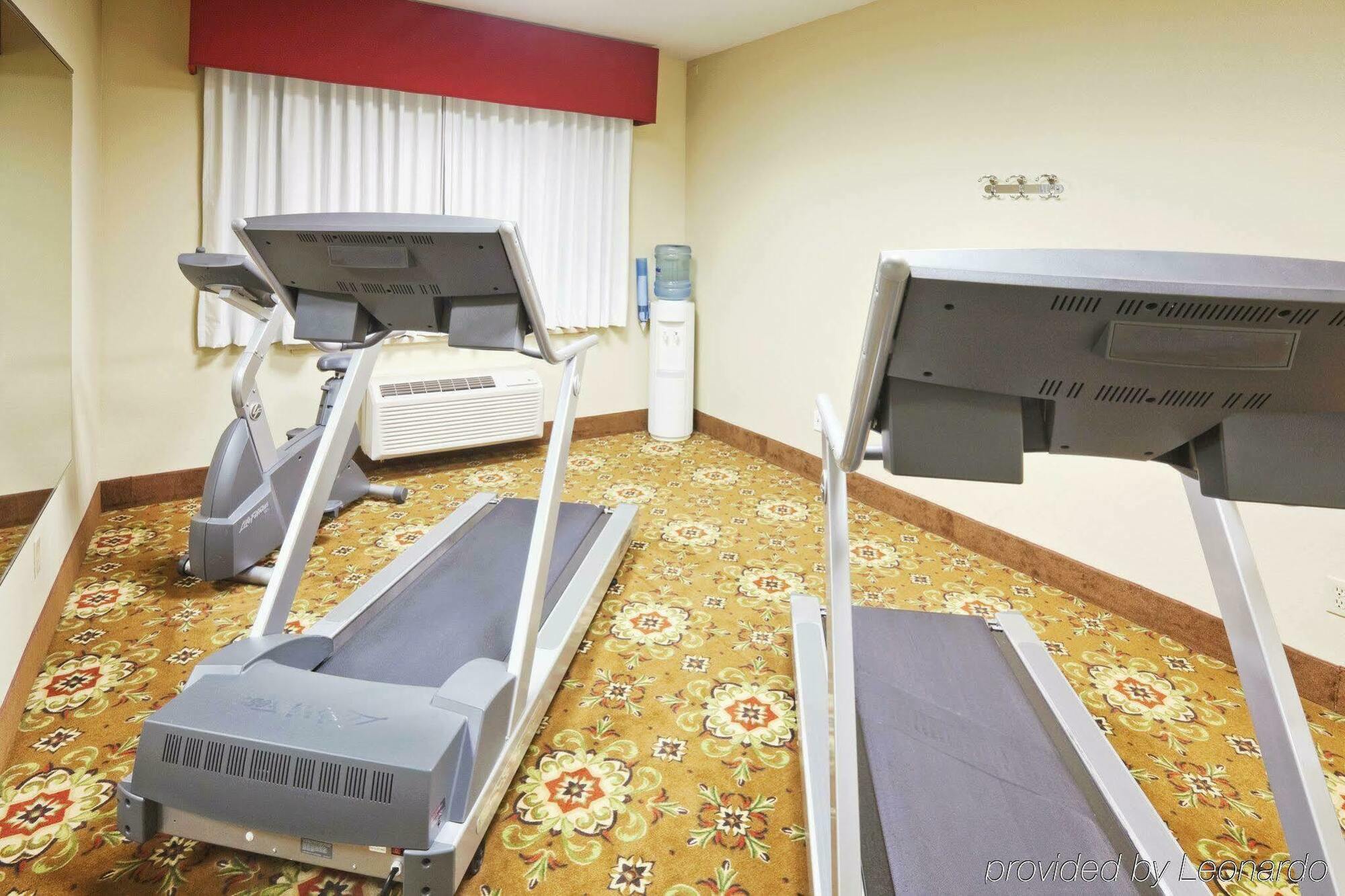 Oyo Townhouse Airport Hotel 3*